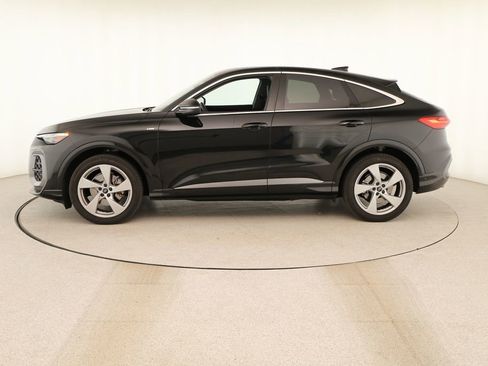 Certified 2025 Audi Q5 Prestige w/ 20" Wheel Package AWD/4WD image 2