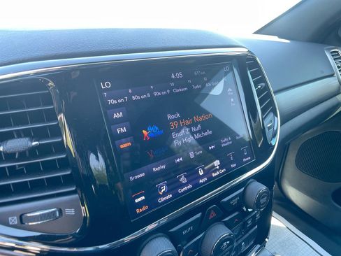 Used 2019 Jeep Grand Cherokee Laredo w/ Laredo X Package AWD/4WD image 17