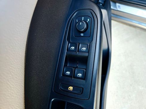 Used 2023 Volkswagen Taos SE w/ Black Wheel Package FWD image 28