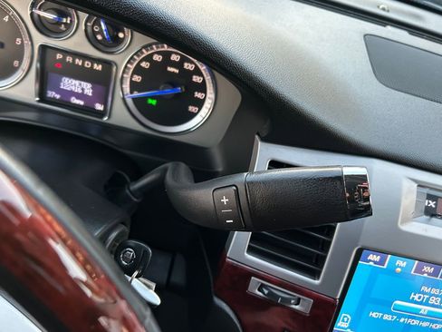 Used 2014 Cadillac Escalade Luxury image 28