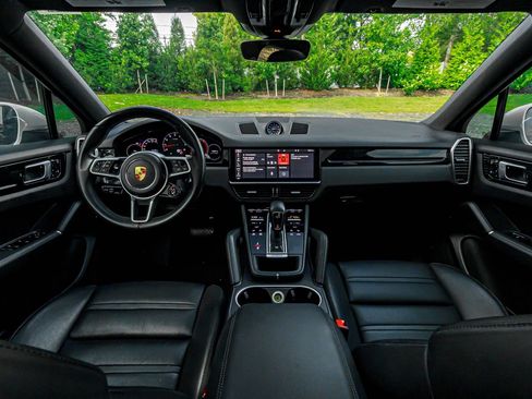 Used 2021 Porsche Cayenne Coupe AWD/4WD image 17