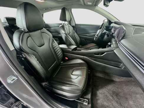 Used 2024 Hyundai Elantra Limited FWD image 31