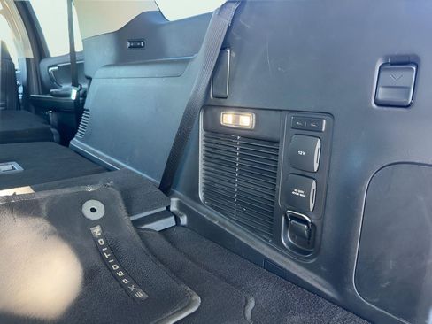 Used 2025 Ford Expedition Platinum AWD/4WD image 25