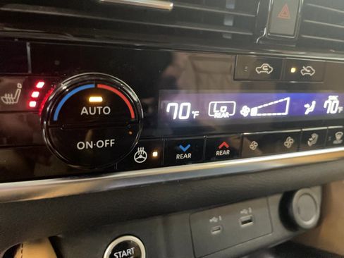 Used 2023 Nissan Rogue Platinum w/ Platinum Premium Package image 15