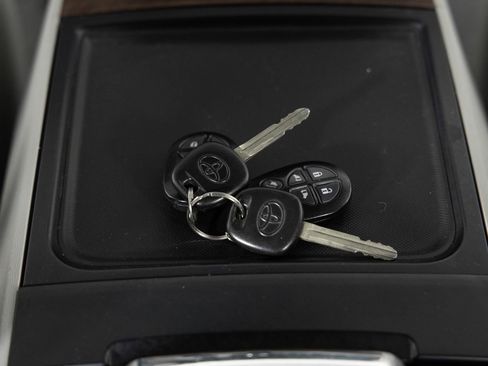 Used 2013 Toyota Sienna XLE image 42