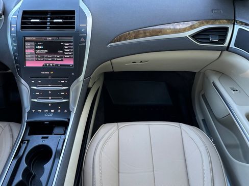 Used 2014 Lincoln MKZ Hybrid image 28