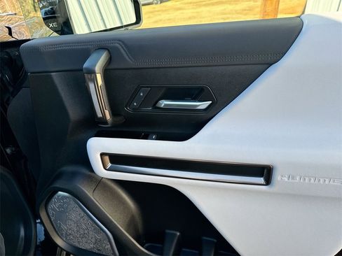 Used 2025 GMC Hummer EV 3X w/ LPO, Sport Package image 32