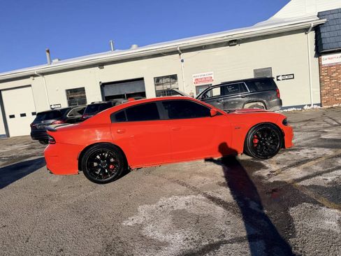 Used 2016 Dodge Charger R/T Scat Pack w/ Technology Group RWD image 7