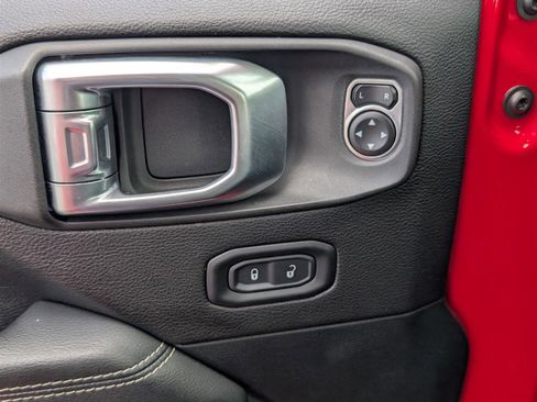 Used 2020 Jeep Gladiator Overland image 18