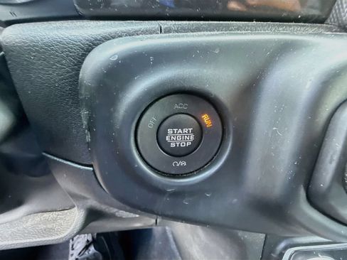 Used 2022 Jeep Wrangler Unlimited Sahara AWD/4WD image 24