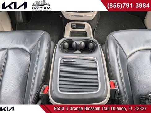 Used 2022 Chrysler Pacifica Touring-L w/ Uconnect Theater Family Group FWD image 22