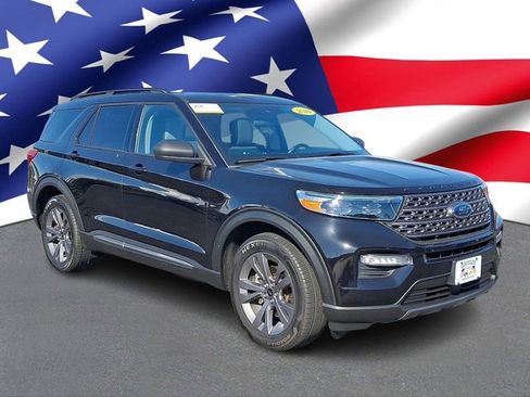 Certified 2021 Ford Explorer XLT w/ Equipment Group 202A AWD/4WD image 1