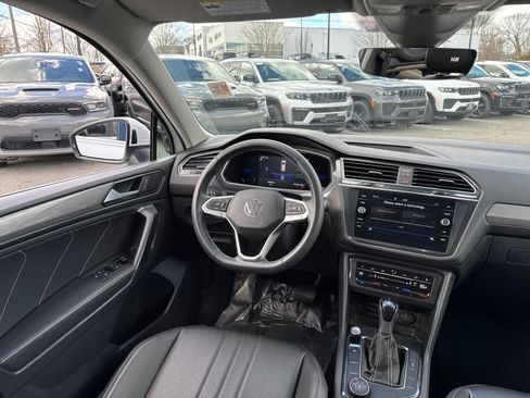 Used 2023 Volkswagen Tiguan SE AWD/4WD image 31