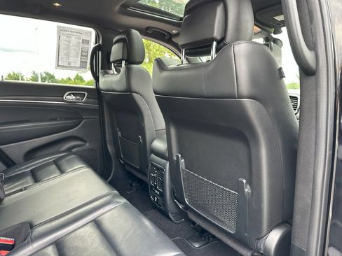 Used 2020 Jeep Grand Cherokee Limited AWD/4WD image 30