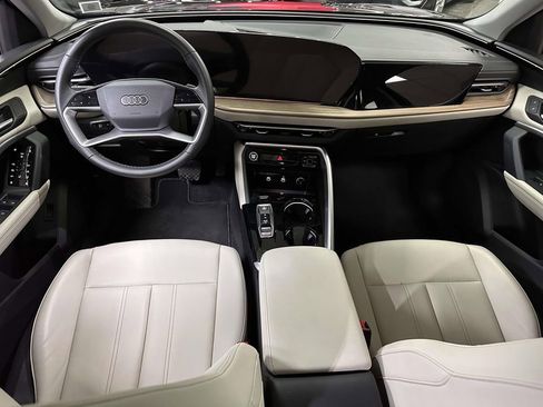 Used 2025 Audi Q5 Premium w/ Convenience Package image 16