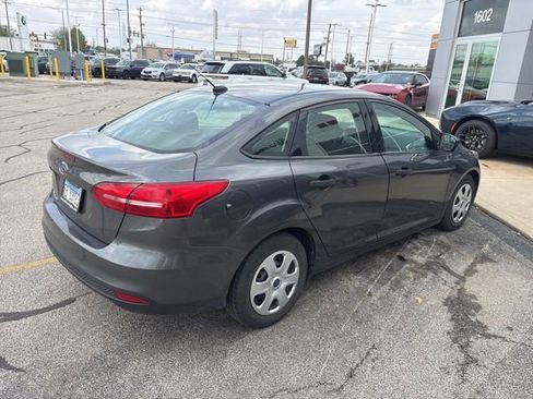 Used 2018 Ford Focus S image 3