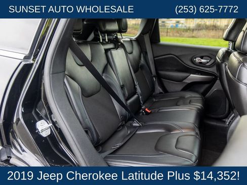 Used 2019 Jeep Cherokee Latitude Plus AWD/4WD image 76