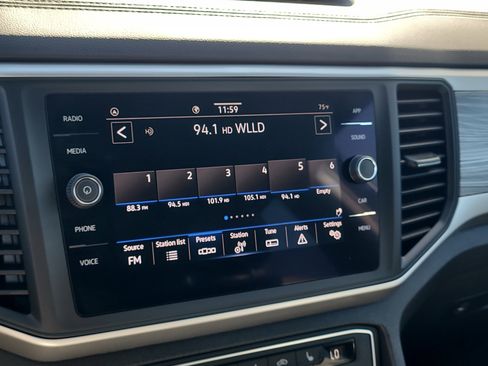 Used 2021 Volkswagen Atlas Cross Sport SE image 25