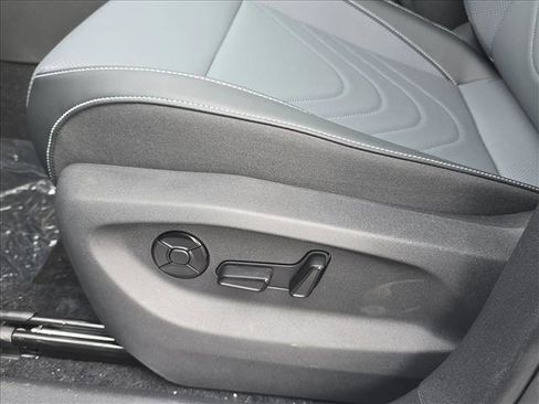 New 2026 Volkswagen Tiguan SE FWD image 7