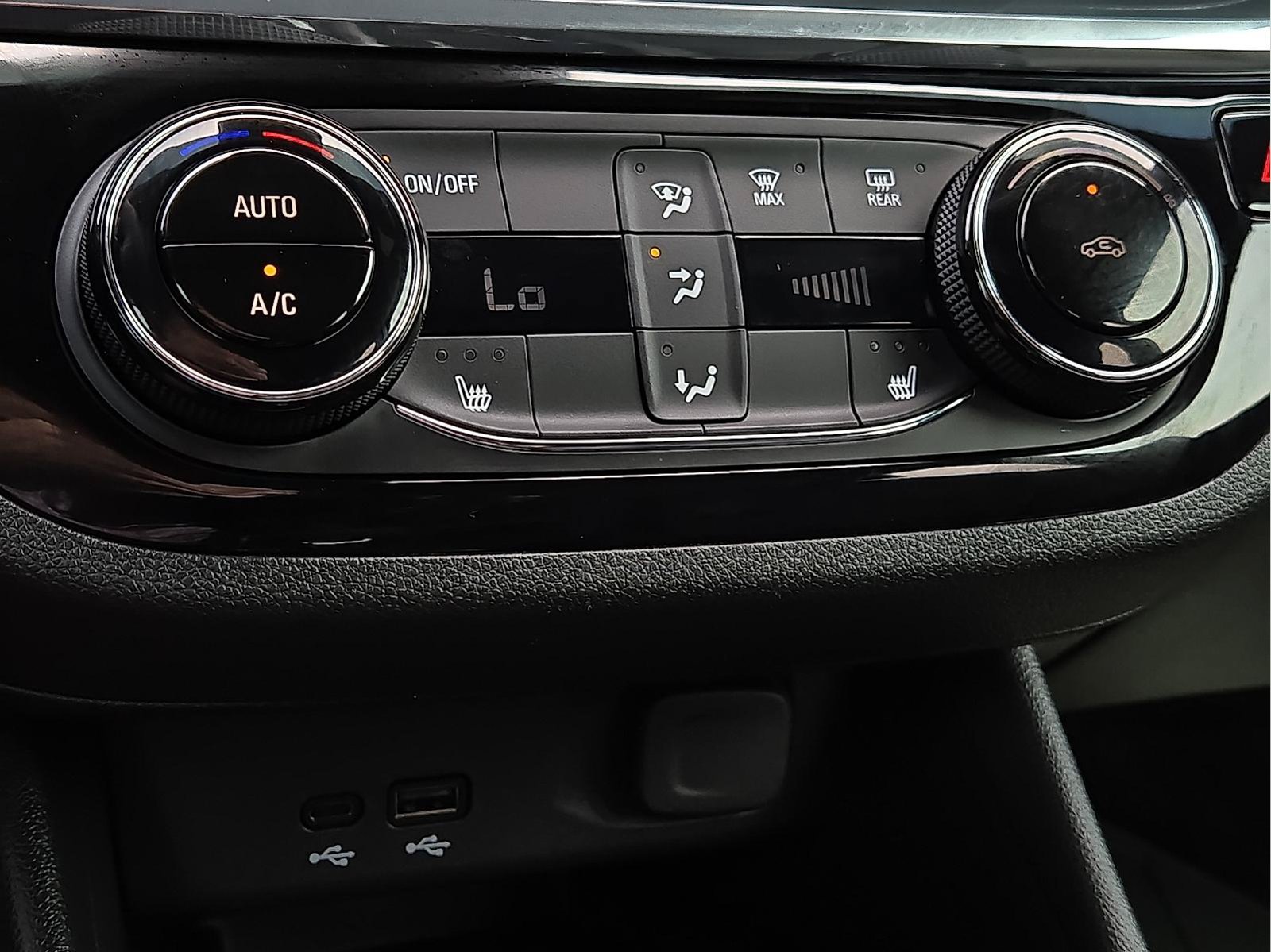 Used 2025 Buick Envista Sport Touring w/ Convenience I Package FWD image 15
