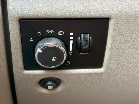 Used 2011 Jeep Grand Cherokee Laredo w/ Security & Convenience Group AWD/4WD image 27