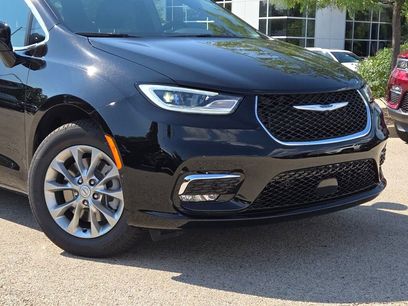 New 2026 Chrysler Pacifica Select