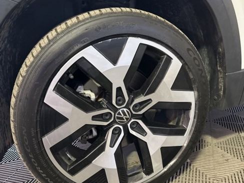 Used 2023 Volkswagen Taos SEL image 25