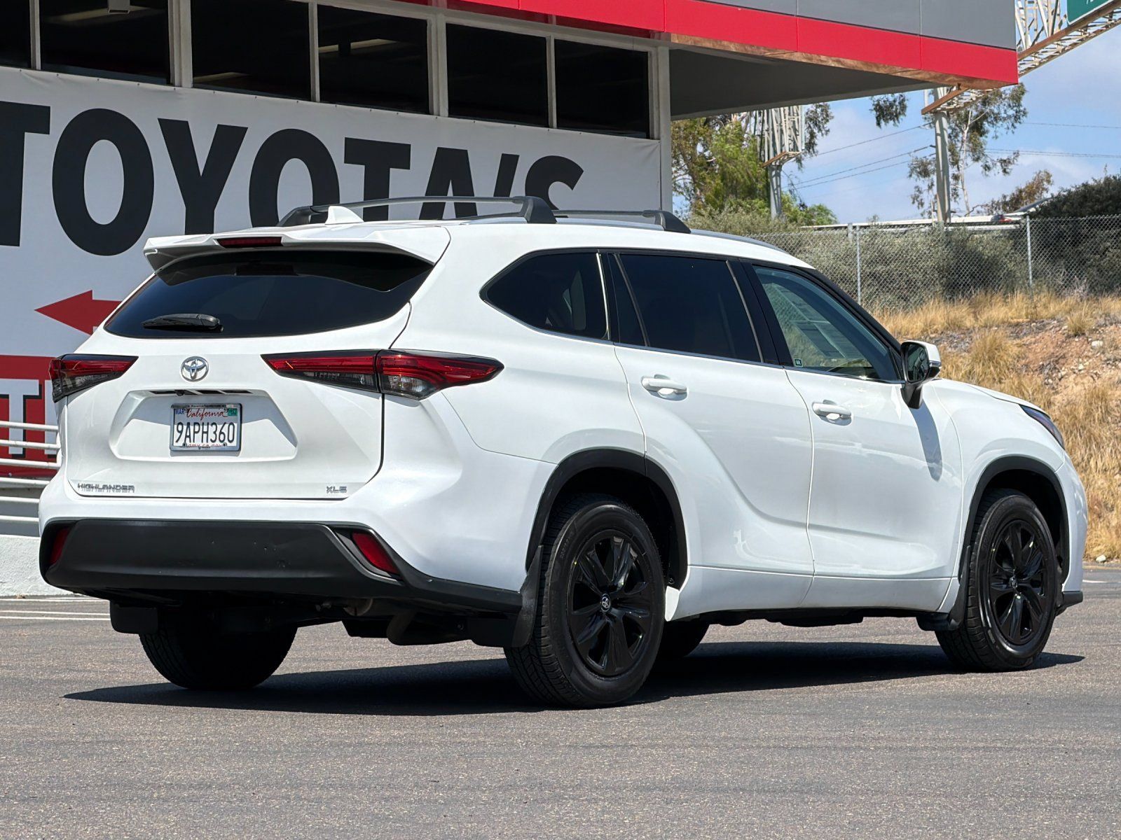 Used 2022 Toyota Highlander XLE FWD image 5