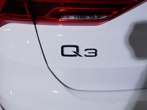 Used 2025 Audi Q3 2.0T Premium w/ Convenience Package image 26