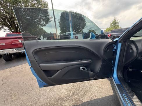 Used 2016 Dodge Challenger R/T Scat Pack w/ Leather Interior Group RWD image 12