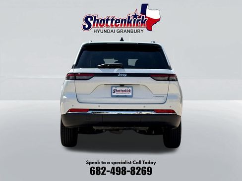 Used 2022 Jeep Grand Cherokee Laredo w/ Luxury Tech Group I RWD image 7