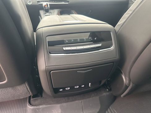 Used 2024 Cadillac Escalade Premium Luxury Platinum AWD/4WD image 37