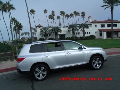Used 2011 Toyota Highlander Limited image 32