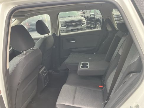 Used 2021 Nissan Rogue SV AWD/4WD image 14