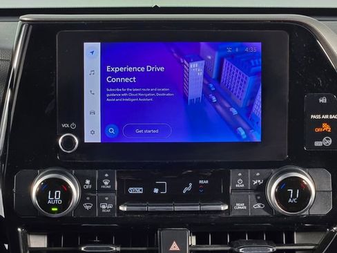 Used 2024 Toyota Highlander LE image 24