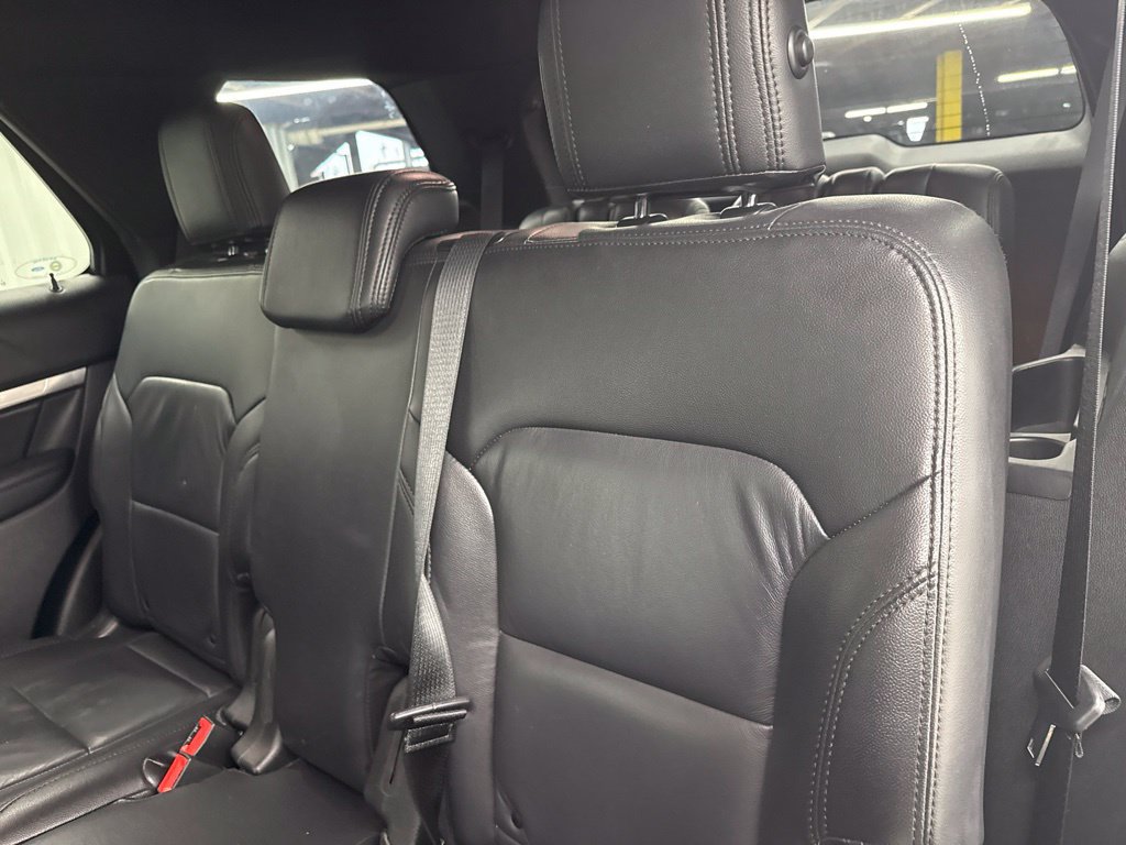 Used 2019 Ford Explorer XLT w/ Equipment Group 202A FWD image 12