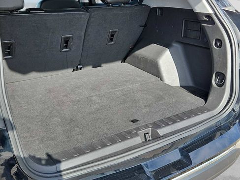 Used 2024 GMC Terrain SLT image 23