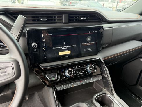 Used 2025 GMC Sierra 2500 AT4 AWD/4WD image 19