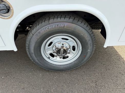 New 2026 Ford F250 XL w/ XL Chrome Package image 27