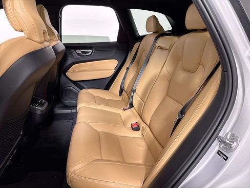 Used 2022 Volvo XC60 B5 Inscription FWD image 23