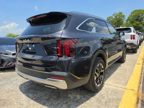 Certified 2025 Kia Sorento S FWD image 15