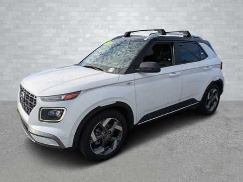 Used 2023 Hyundai Venue Limited image 9