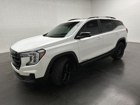 Used 2023 GMC Terrain SLE w/ Driver Convenience Package AWD/4WD image 4