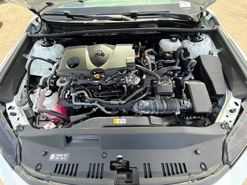 Used 2025 Toyota Camry SE w/ Convenience Package FWD image 8