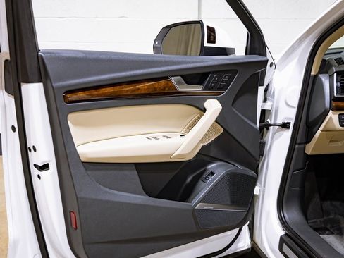 Used 2018 Audi Q5 2.0T Premium Plus w/ Premium Plus Package image 17