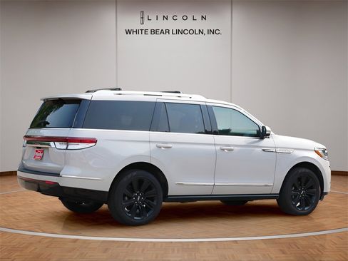 Used 2024 Lincoln Navigator Reserve image 5