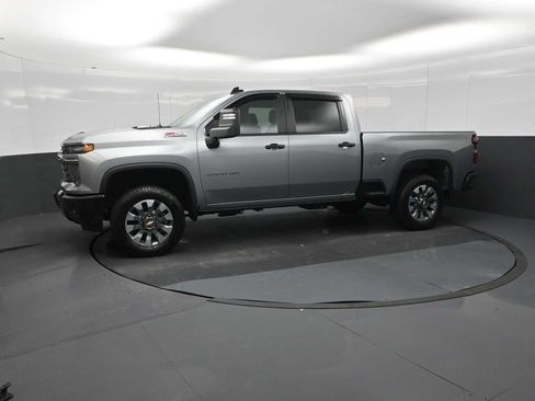 Used 2025 Chevrolet Silverado 2500 Custom AWD/4WD image 4
