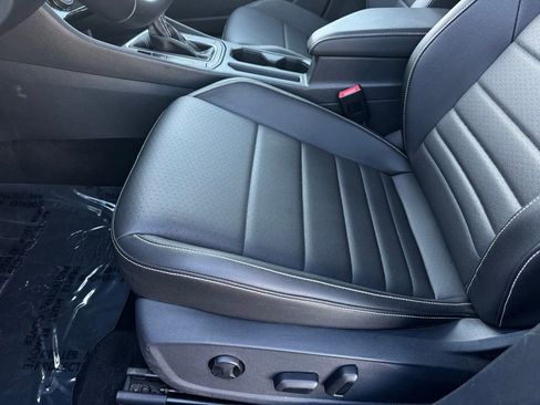 Used 2024 Volkswagen Jetta SE image 34