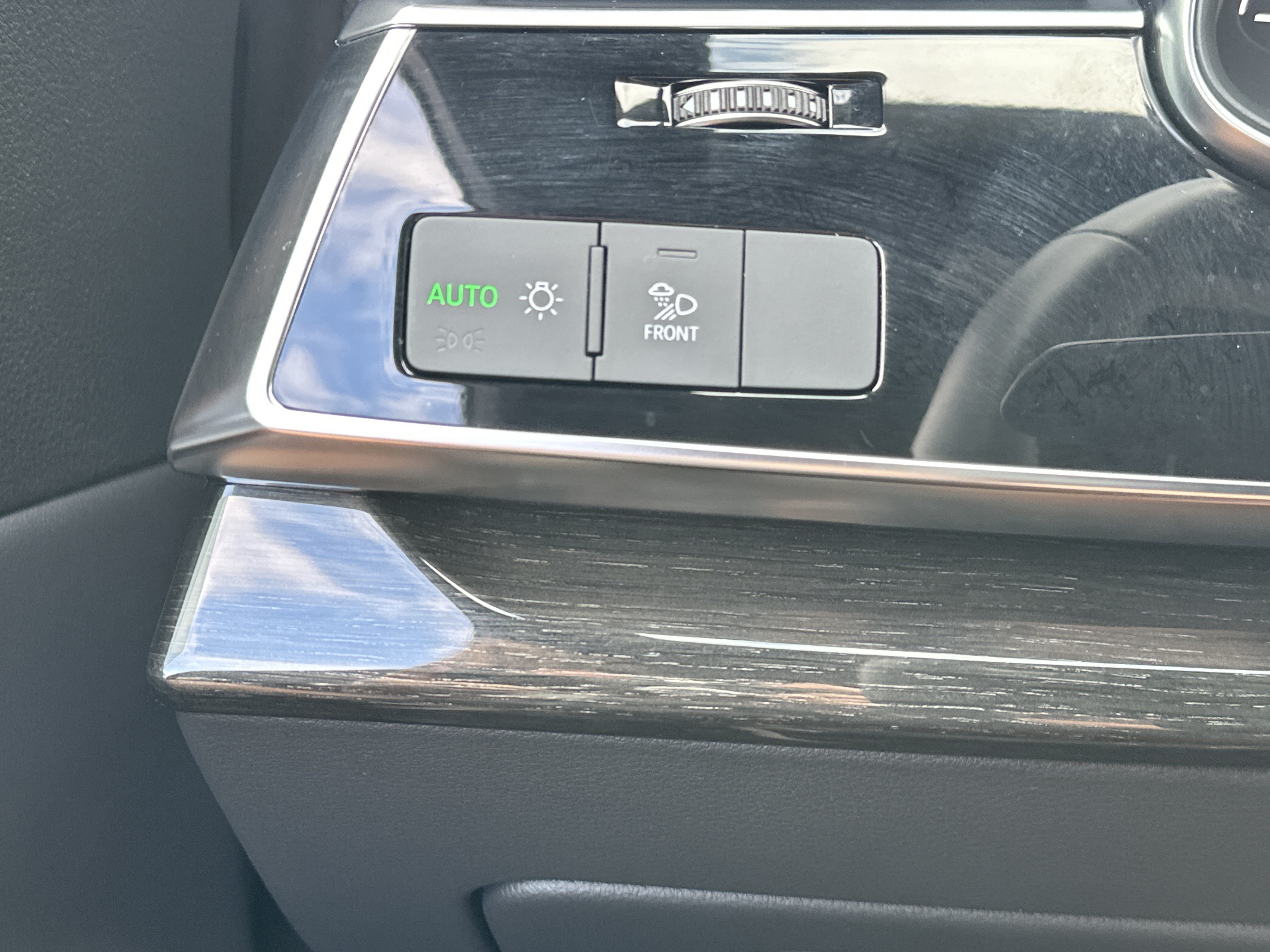 Used 2025 Audi Q8 Premium Plus AWD/4WD image 29