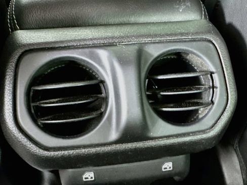 Used 2019 Jeep Wrangler Unlimited Sahara w/ Dual Top Group AWD/4WD image 31